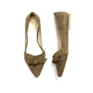 MIA Jeanette Faux Suede Ruffle Flat size 8.5 Gently worn